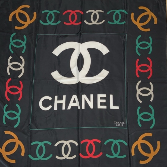 Vintage Chanel Silk Scarf with Interlocking CC Logo - Made in Paris (B103) - Picture 2 of 4